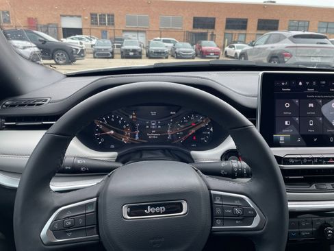 Used 2025 Jeep Compass Limited image 35