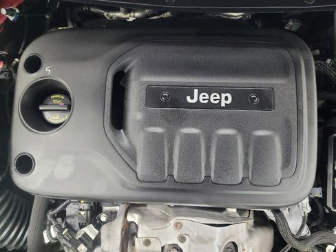 Used 2019 Jeep Cherokee Limited image 30