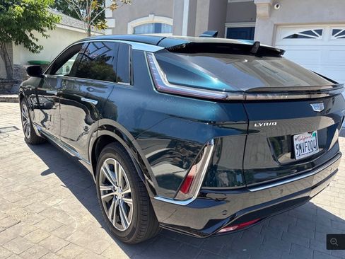 Used 2024 Cadillac Lyriq Luxury AWD/4WD image 4