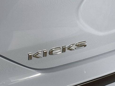 Used 2021 Nissan Kicks SR FWD image 23