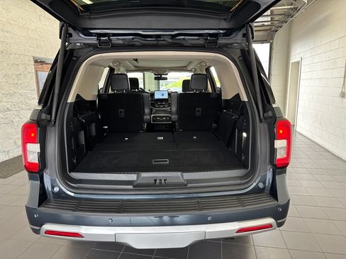 Used 2024 Ford Expedition XLT AWD/4WD image 9