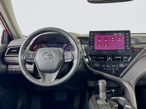 Used 2022 Toyota Camry XSE image 11