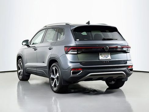 New 2026 Volkswagen Taos SEL image 5