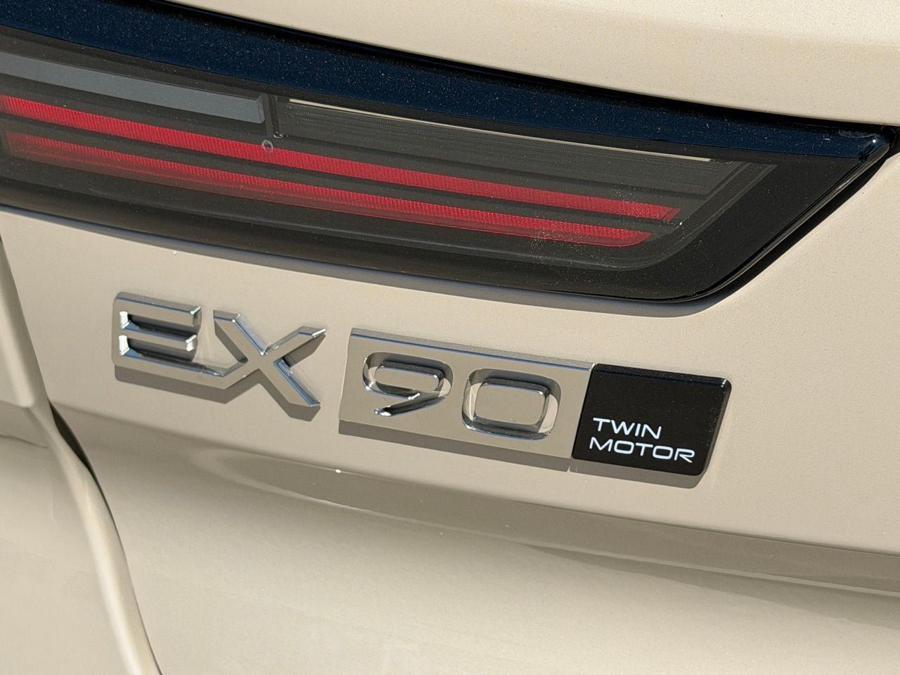 New 2026 Volvo EX90 Plus AWD/4WD image 8