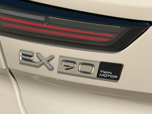 New 2026 Volvo EX90 Plus AWD/4WD image 8