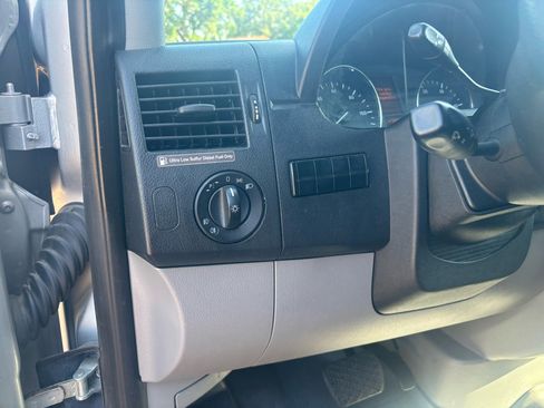 Used 2007 Dodge Sprinter 2500 w/ Cooling Group image 18