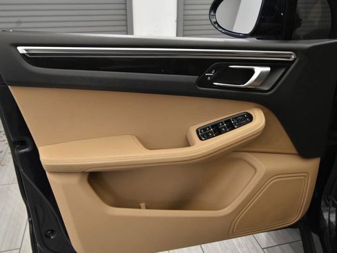 Used 2020 Porsche Macan image 13