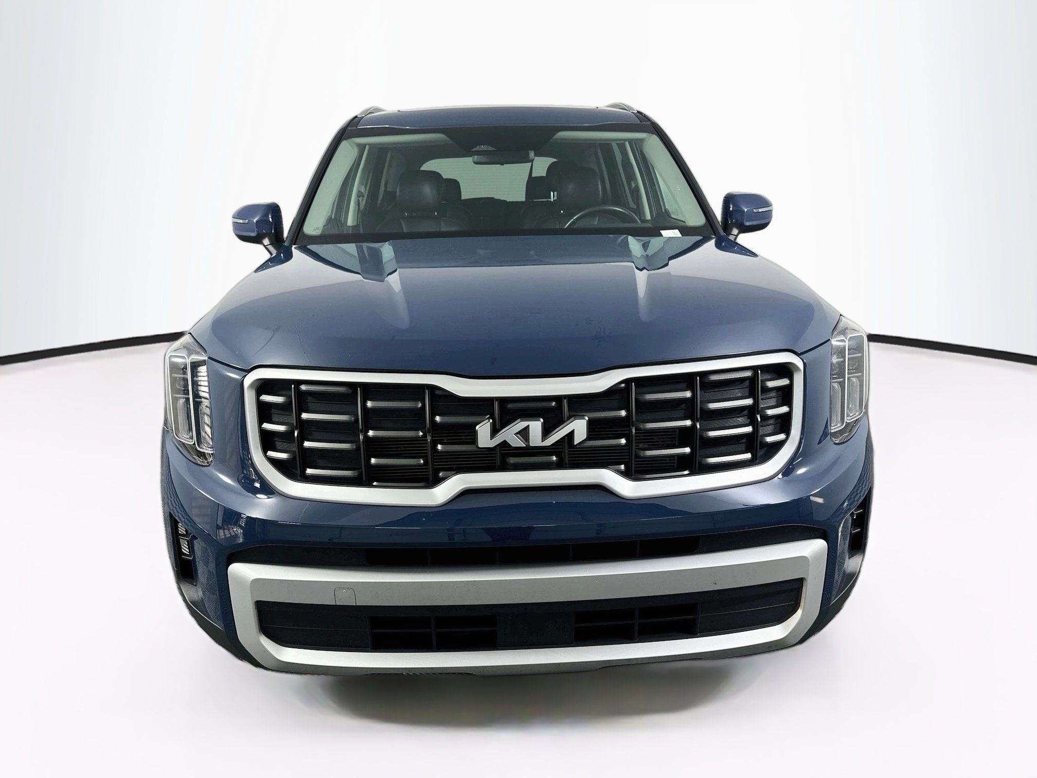 Used 2025 Kia Telluride S FWD image 2