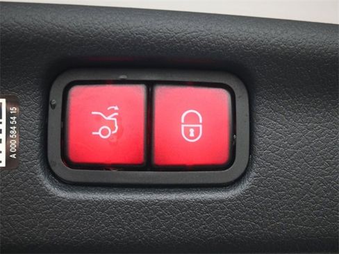 Used 2025 Mercedes-Benz C 300 Sedan image 16