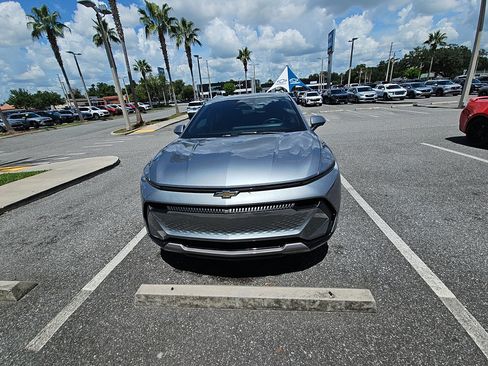 Used 2024 Chevrolet Equinox EV LT FWD image 3