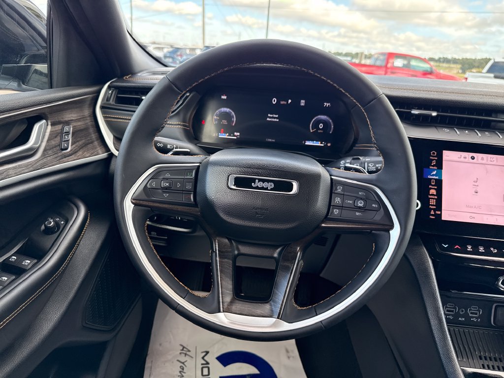 Used 2026 Jeep Grand Cherokee Limited AWD/4WD image 14