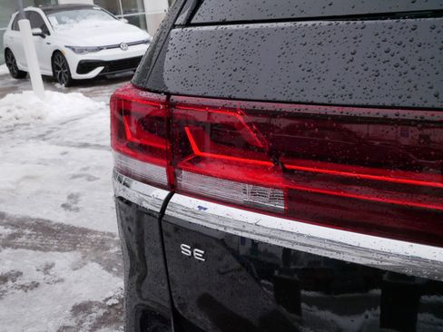 Certified 2024 Volkswagen Atlas SE w/ Panoramic Sunroof Package image 17