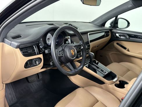 Certified 2024 Porsche Macan S AWD/4WD image 4