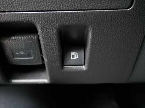 Used 2021 Toyota Highlander XLE image 39