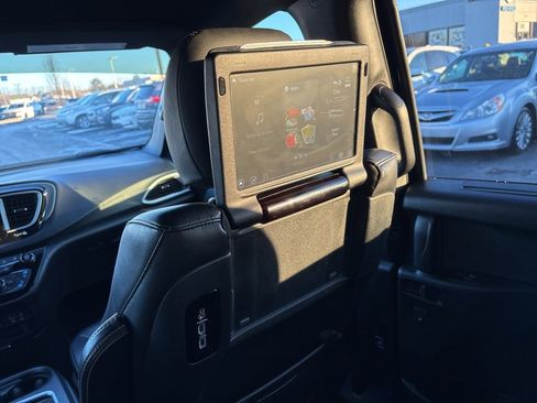 Used 2018 Chrysler Pacifica Touring-L Plus w/ Advanced Safetytec Group image 27