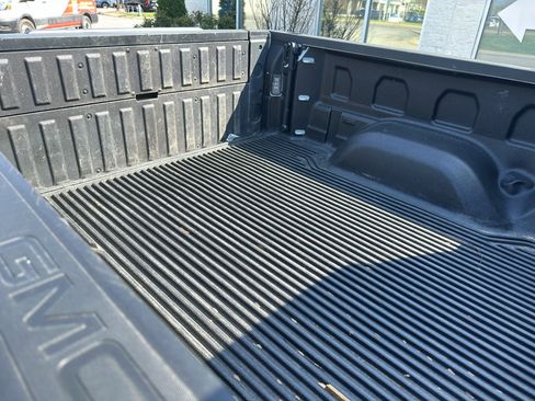Used 2025 GMC Sierra 1500 SLT image 13