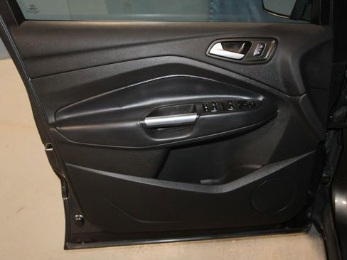 Used 2019 Ford Escape SE image 5