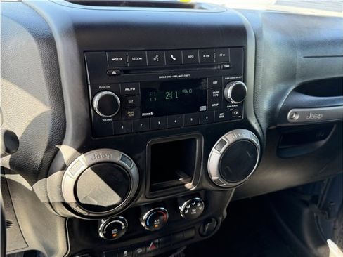 Used 2017 Jeep Wrangler Sport w/ Connectivity Group AWD/4WD image 33