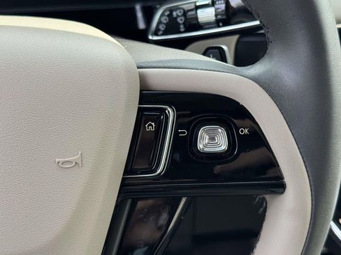 Used 2023 Lincoln Corsair AWD image 19