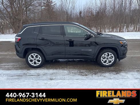 Used 2025 Jeep Compass Latitude w/ Sun & Sound Group image 6