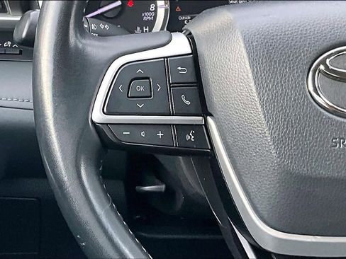 Used 2022 Toyota Highlander XLE image 24