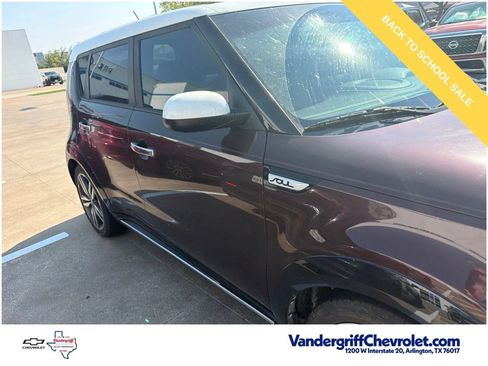 Used 2017 Kia Soul + FWD image 4