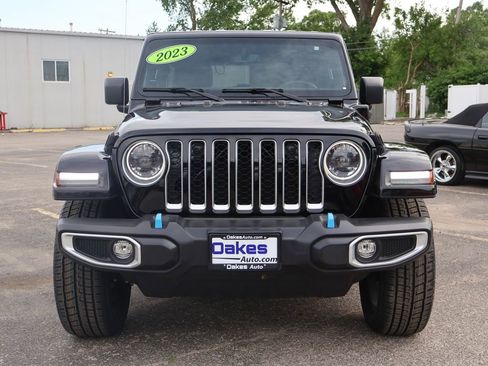 Used 2023 Jeep Wrangler Unlimited Sahara w/ Dual Top Group AWD/4WD image 3
