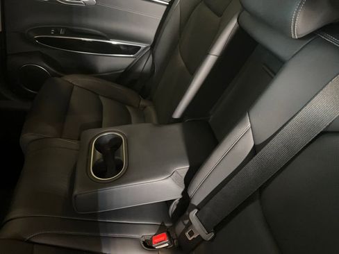 Used 2025 Genesis GV70 2.5T image 17