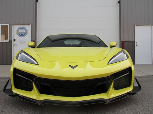 Used 2024 Chevrolet Corvette Z06 w/ Z07 Performance Package RWD image 7