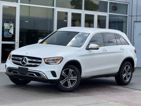 Used 2021 Mercedes-Benz GLC 300 4MATIC image 2
