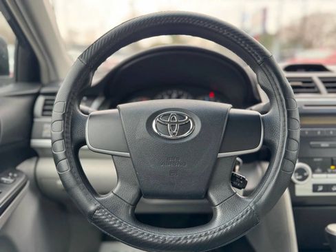 Used 2012 Toyota Camry L image 22