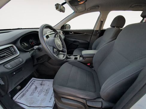 Used 2018 Kia Sorento FWD image 10
