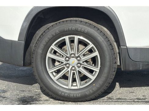 Used 2023 Chevrolet Traverse LT image 33