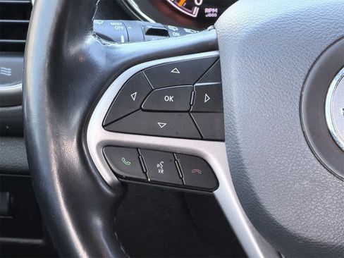 Used 2021 Jeep Grand Cherokee Laredo X image 13