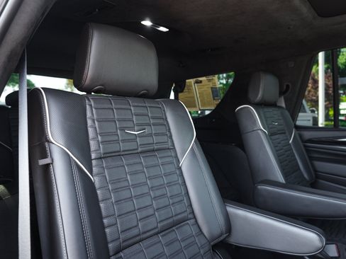 Used 2023 Cadillac Escalade V w/ LPO, ONYX Package AWD/4WD image 37