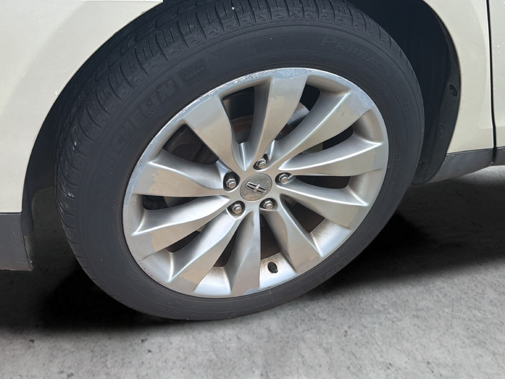 Used 2014 Lincoln MKS w/ Equipment Group 101A FWD image 27