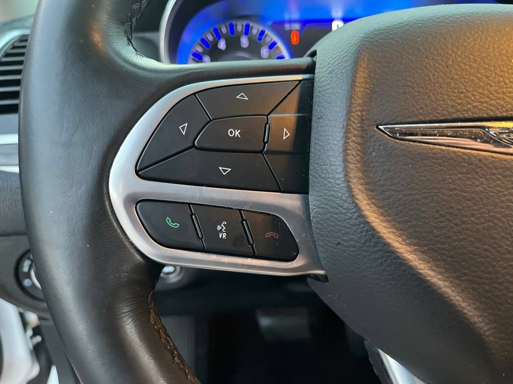 Used 2020 Chrysler 300 Touring w/ Chrome Appearance Package RWD image 19