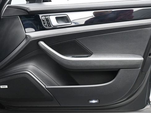 Used 2018 Porsche Panamera 4S image 25