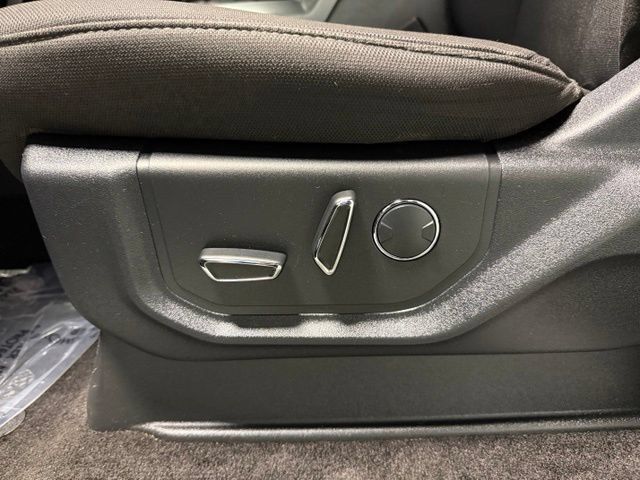 Used 2018 Ford F150 XLT w/ Equipment Group 302A Luxury AWD/4WD image 12
