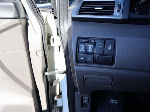 Used 2016 Honda Odyssey Touring Elite image 32