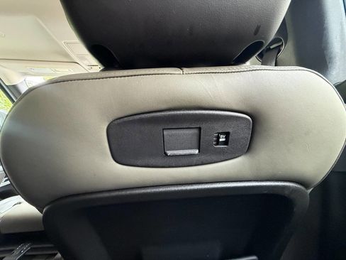 Used 2020 Land Rover Defender 110 SE image 47