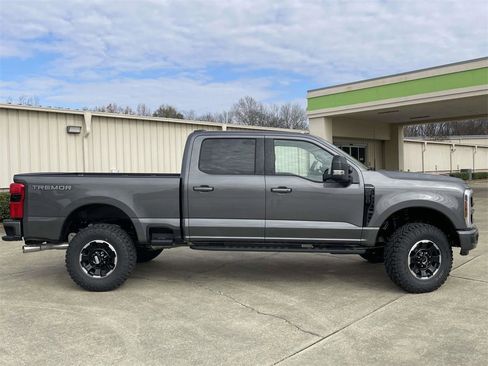 New 2026 Ford F250 Platinum w/ Tremor Off-Road Package image 2