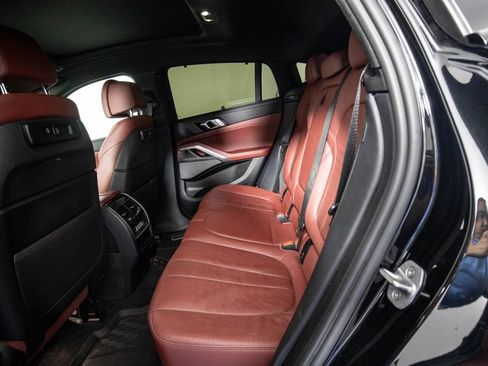 Used 2022 BMW X6 M50i AWD/4WD image 10