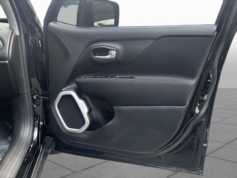 Used 2020 Jeep Renegade Latitude w/ Popular Equipment Group FWD image 23