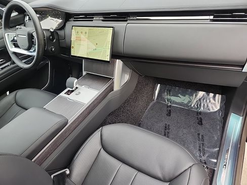 New 2025 Land Rover Range Rover SE image 28