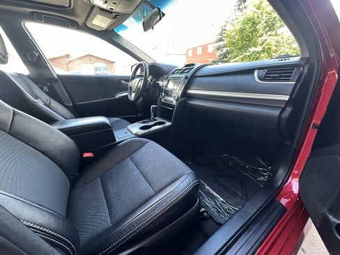 Used 2014 Toyota Camry SE FWD image 39