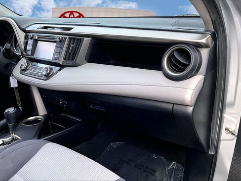 Used 2015 Toyota RAV4 XLE image 15
