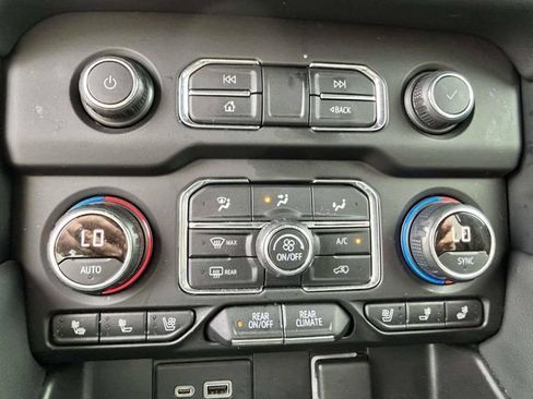 Used 2021 Chevrolet Suburban High Country RWD image 19