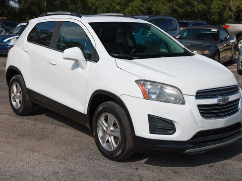 Used 2016 Chevrolet Trax LT w/ LT Sun and Sound Package AWD/4WD image 15
