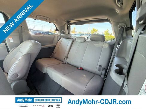 Used 2015 Toyota Sienna XLE FWD image 18